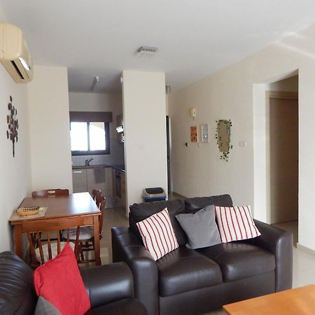 Barlee'S Apartment Паралимни Екстериор снимка
