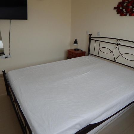 Barlee'S Apartment Паралимни Екстериор снимка