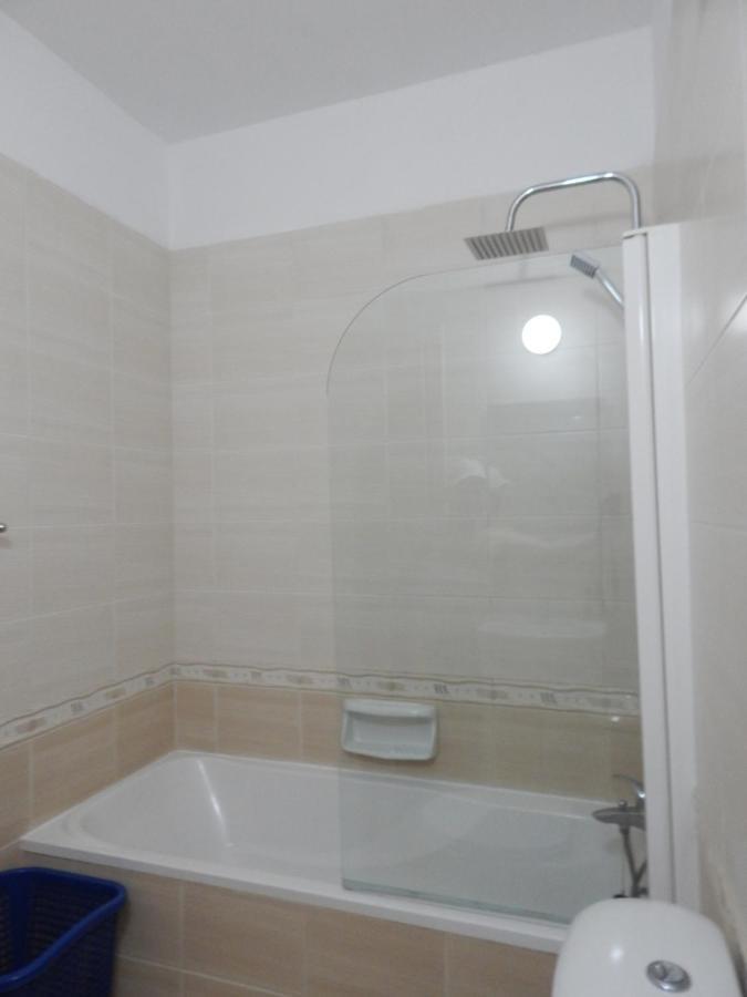 Barlee'S Apartment Паралимни Екстериор снимка