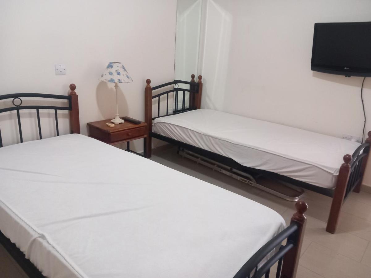 Barlee'S Apartment Паралимни Екстериор снимка